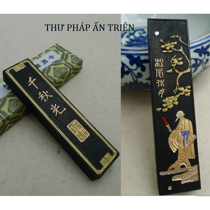 Hai thỏi mực đen có chữ và hoa văn trang trí